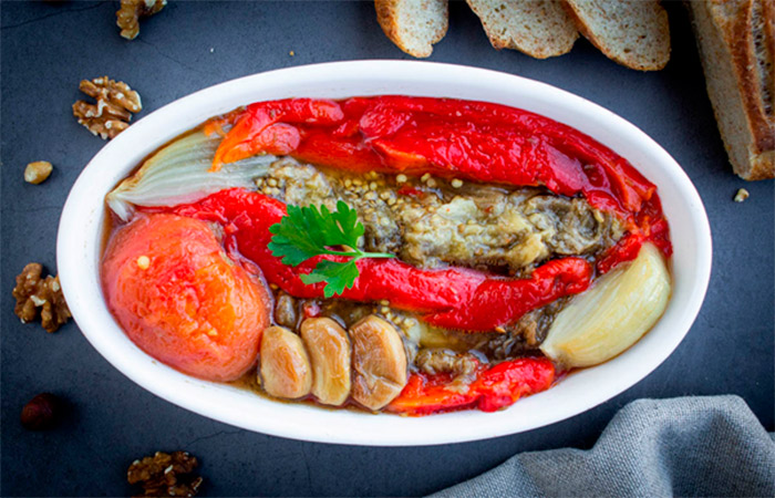 Escalivada, uno de los aperitivos veganos más ricos Entrantes y aperitivos veganos: escalivada