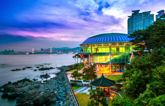 Posee dos caminos con maravillosos paisajes, ideal para caminantes Dongbaek, República de Corea