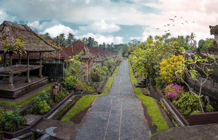 El respeto por los antepasados y los difuntos es la temática central de Penglipuran Penglipuran, Indonesia