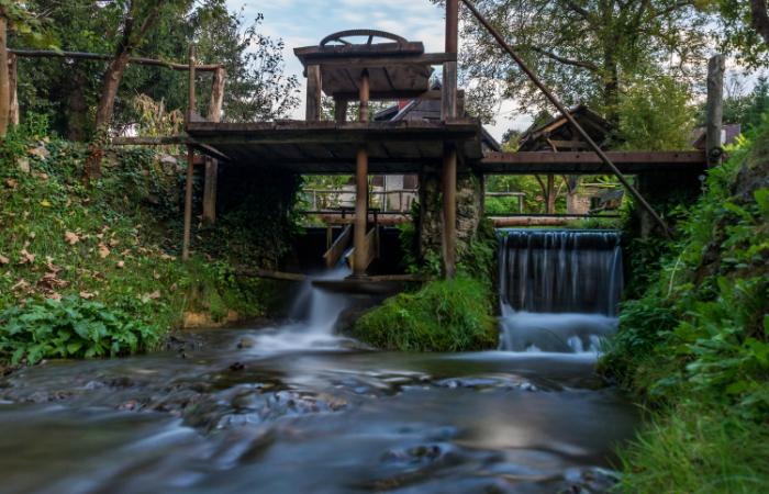 Las cascadas y casitas de madera son el sello de Slunj Slunj croacia