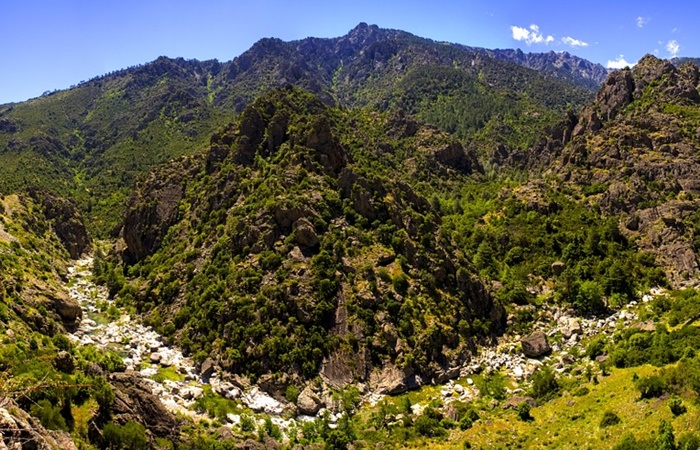 El GR20 es uno de los senderos más exigentes de Europa Rutas de senderismo más espectaculares de Europa: paisaje de Córcega