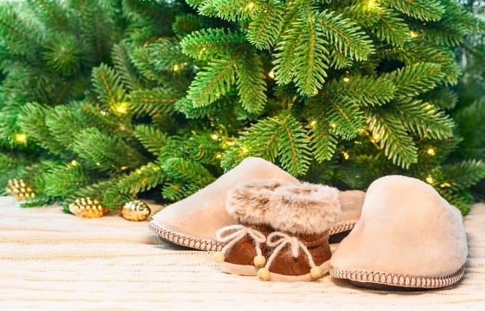 zapatos bajo el árbol de navidad ideas para dejar a los reyes magos: zapatos bajo el árbol