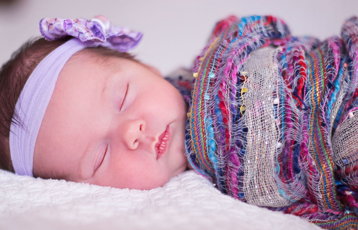 bebé niña durmiendo nombres catalanes de niña: bebé durmiendo