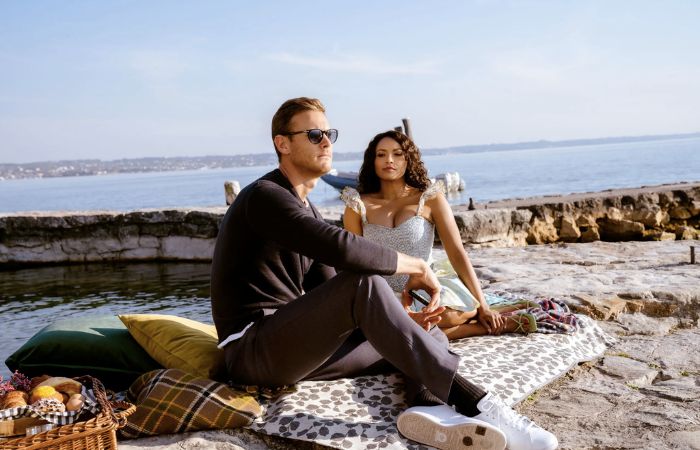 fotograma película La villa del amor pelis románticas netflix: fotograma del filme La villa del amor