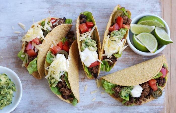 Receta de tortillas mexicanas de carne con aguacate y tomate Tortillas mexicanas de carne picada, aguacate y tomate
