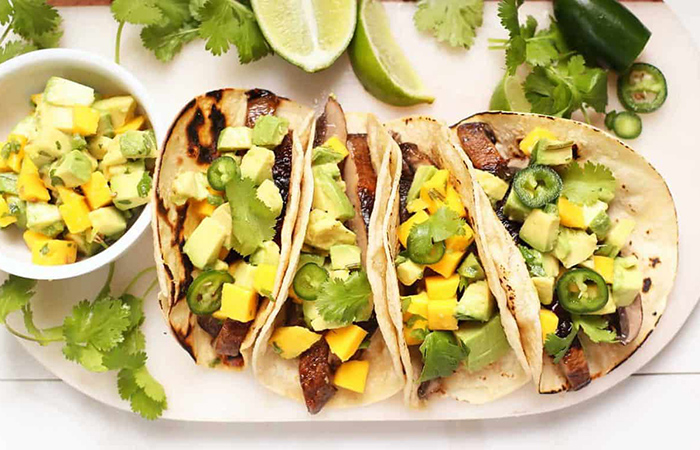 Receta de tacos veganos Tacos veganos con aguacate, mango y champiñones