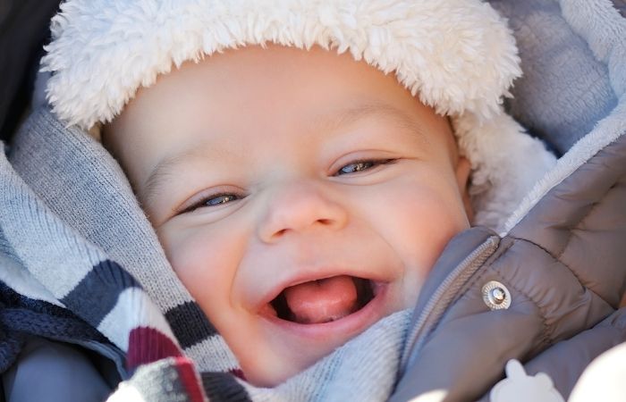 La protección del frío con gorro y buen abrigo, fundamental para evitar las otitis en invierno otitis en invierno: proteger la cabeza del bebé del frío