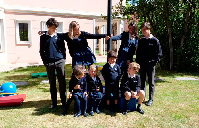 Generosidad y compromiso, valores del colegio San Luis de los Franceses Colegio San Luis de los Franceses: alumnos con valores cristianos