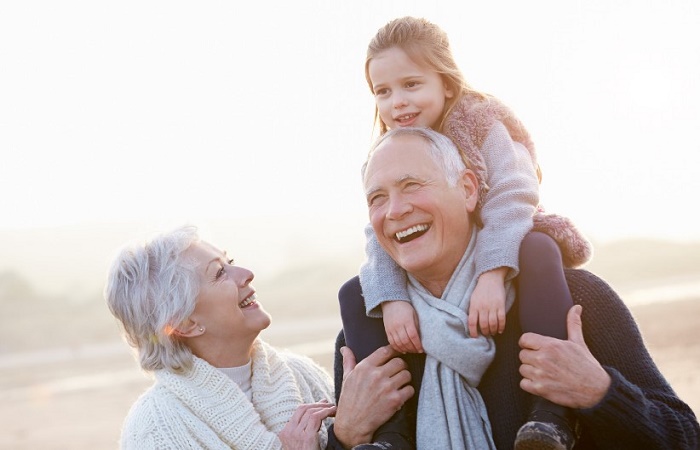 Los abuelos entrometidos pueden cambiar Abuelos entrometidos: la intención suele ser buena