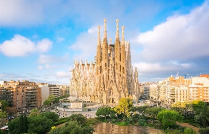 La Sagrada Familia es uno de los monumentos más representativos de Barcelona Ciudades Creativas en España: Barcelona