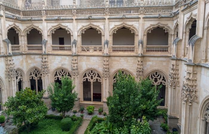 Magnífico claustro del monasterio de San Juan de los Reyes Claustro del monasterio de San Juan de los Reyes, en Toledo