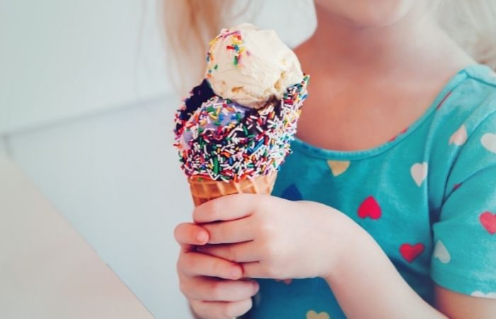 Helados son perjudiciales por el frío y el alto contenido en azúcar Helados y sorbetes