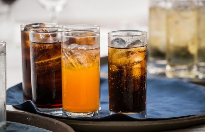 Los refrescos son alimentos que estropean los dientes Los refrescos se incluyen dentro de los alimentos que estropean los dientes