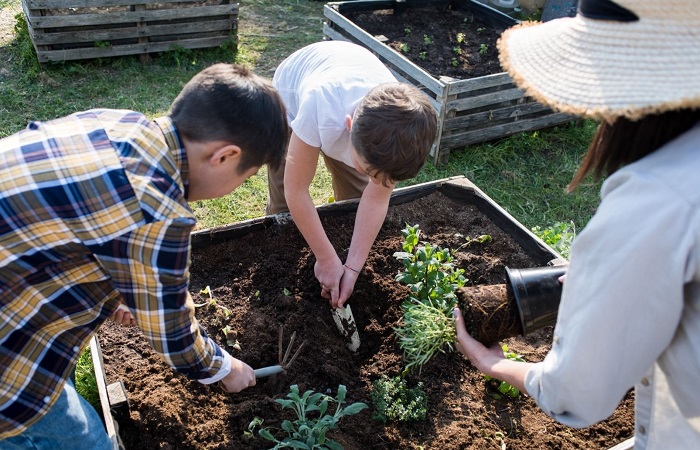 Adquisición de independencia, uno de los beneficios de que los niños acampen en el jardín A mayores conocimientos, mayor independencia