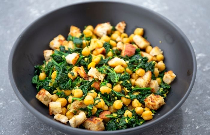 Garbanzos con espinacas, una de las recetas de Semana Santa típicas de Andalucía Recetas de Semana Santa: Garbanzos con espinacas