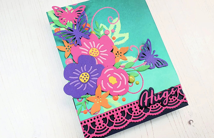 Cómo hacer invitaciones con cartulina y goma EVA Invitaciones con flores y mariposas