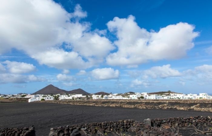 Tinajo, en Lanzarote, se sitúa muy cerca del Parque Nacional de Timanfaya Tinajo, Lanzarote