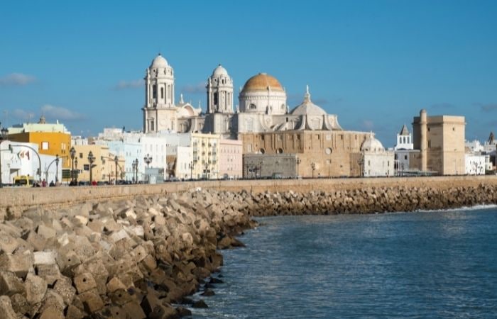 El paseo marítimo de Cádiz es uno de los más bonitos de España Paseos marítimos de España: Cádiz