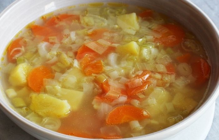 receta de porrusalda, en Semana Santa, con bacalao porrusalda con zanahoria y bacalao