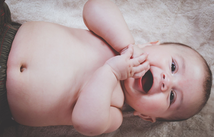 bebé feliz nombres cortos de niño: bebé feliz