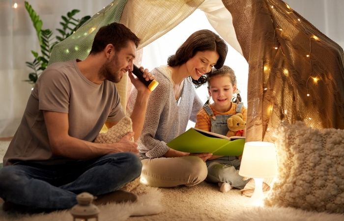 Cómo hacer una acampada en casa Acampada en casa para celebrar el Día de la familia