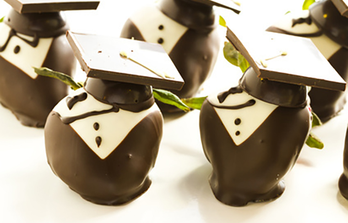 Recetas de graduación: cómo hacer unos graduados con fresas y chocolate recetas de graduación con fresas