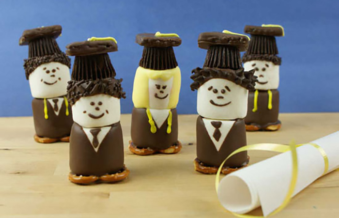 Ideas para hacer figuras de graduados con nubes Graduados con nubes