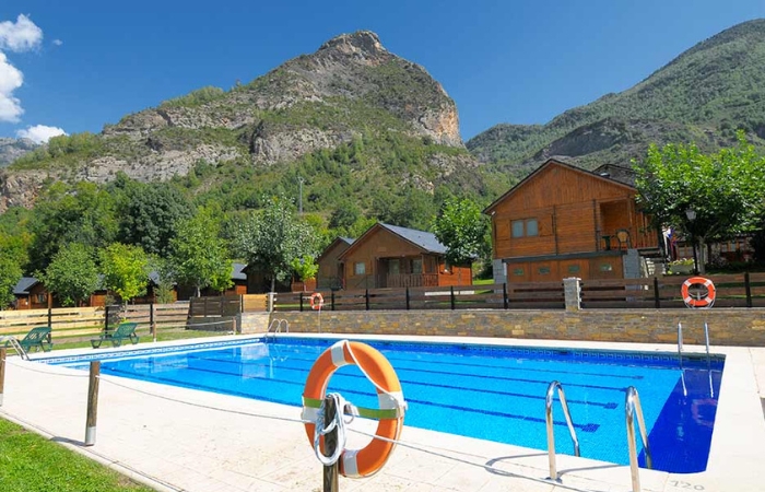 Piscina del camping la Borda de Arnaldet Piscina del camping la Borda de Arnaldet