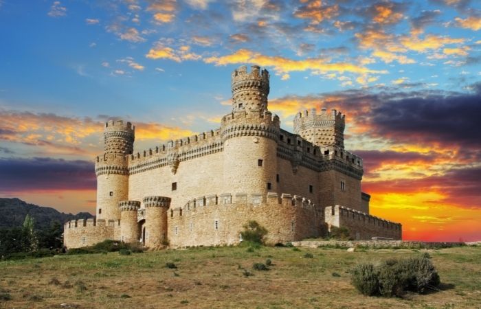 Guardianes del patrimonio. Visita taller en familia en el Castillo de Manzanares el Real
