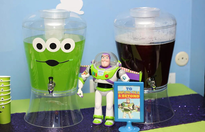 Cómo decorar la zona de bebidas de tu fiesta de Toy Story Bebidas para fiesta de Toy Story