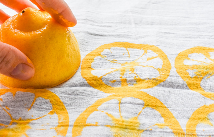 Cómo estampar una prensa con limones para celebrar el Yellow Day Yellow Day: Manualidades con limones estampados en tela