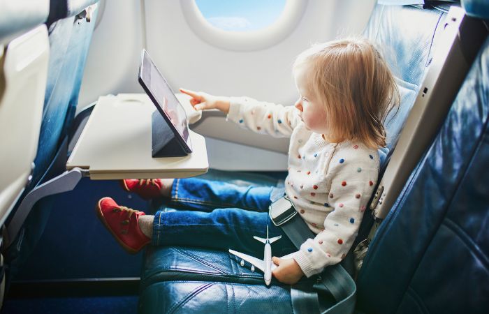 Vuelos de larga distancia con niños: pantallas para el entretenimiento
