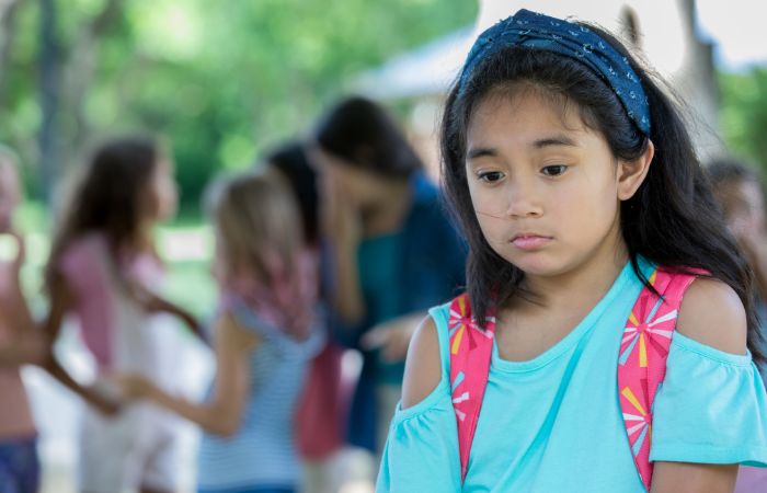 Enseñar a los niños a defenderse haciendo caso omiso Ignorar a los acosadores, uno de los pasos para enseñar a los niños a defenderse