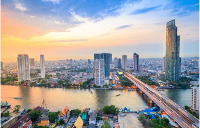Bangkok al atardecer desde el otro lado del río Curiosidades de Tailandia