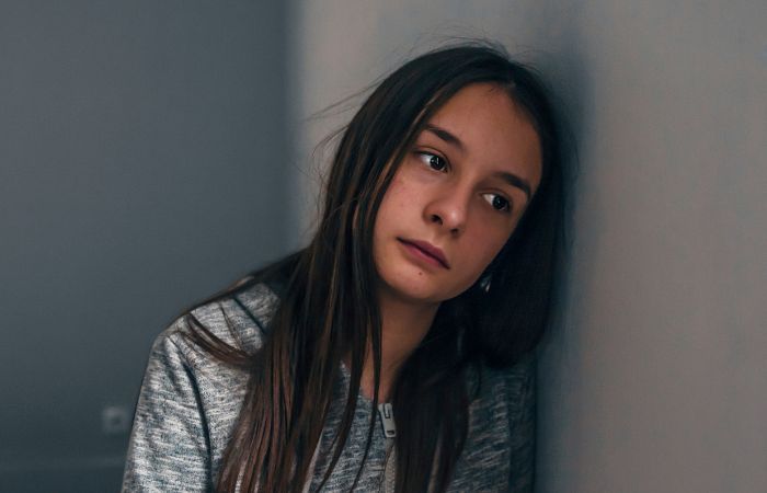 trastornos que provoca la violencia de género en la adolescencia: deprsión Mujer joven con trastorno depresivo por violencia de género en las adolescentes