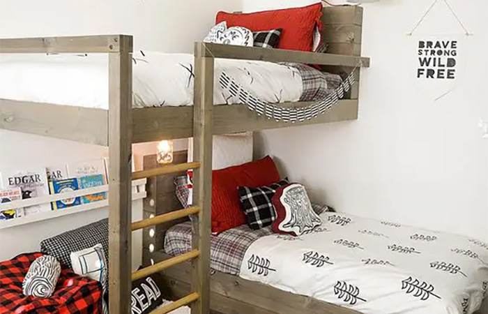 crea una zona de relax entre las literas litera con zona descanso