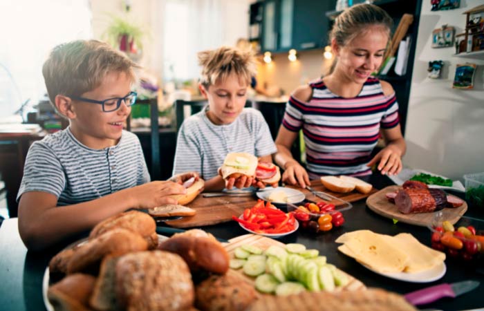 Todos los niños pueden ser parte de la cocina al menos una vez a la semana cocina niños alimentación sustentable