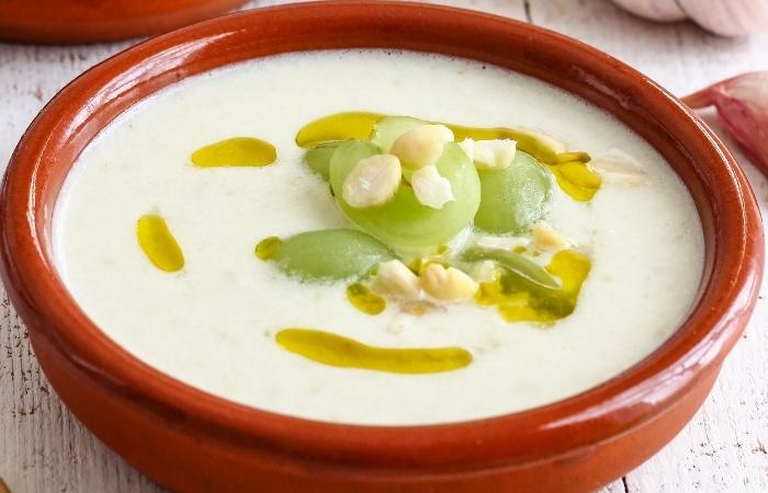 Cómo cocinar un plato de ajoblanco recetas de verano ajoblanco
