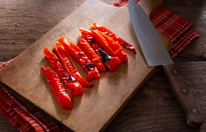 Cómo preparar zorongollo extremeño tiras de pimiento rojo asadas para hacer zorongollo