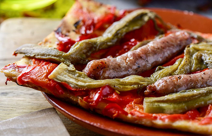 Una opción salada y con butifarra coca del recapte con butifarra