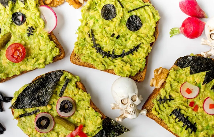 cómo preparar unas tostadas monstruosas de aguacate tostadas monstruosas untadas de aguacate