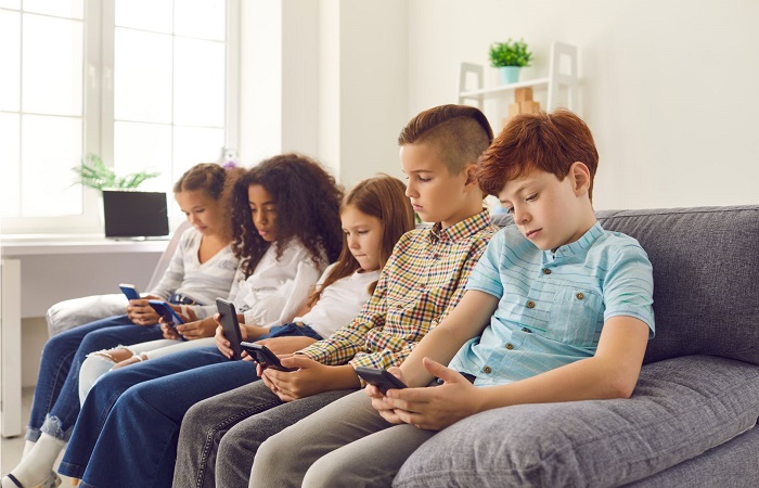 comprar el primer móvil a los niños