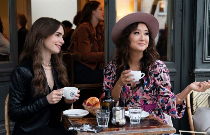 Lily Collins es Emily y protagoniza esta serie Emily en París