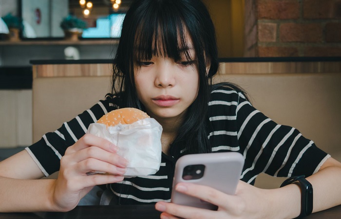 Origen de la infelicidad por las redes sociales Causas de la infelicidad por las redes sociales