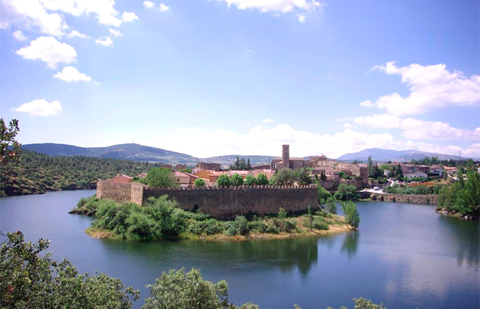 Vista panorámica de Buitrago del Lozoya, uno de los pueblos con más encanto en Navidad pueblos con más encanto en Navidad: Buitrago del Lozoya, Madrid