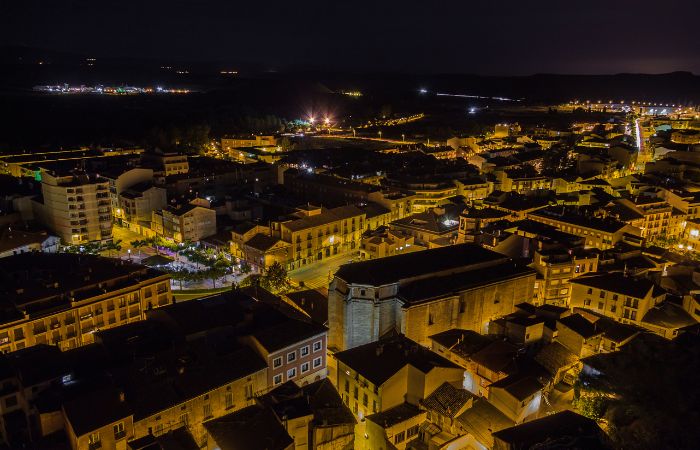 Lodosa, Navarra, vista aérea de noche Lodosa, Navarra, iluminada de noche