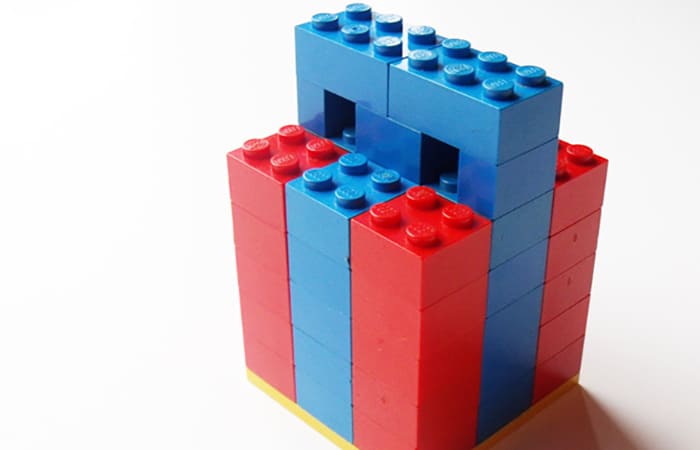 Cómo hacer un adorno con forma de regalo Regalo de Navidad con LEGO