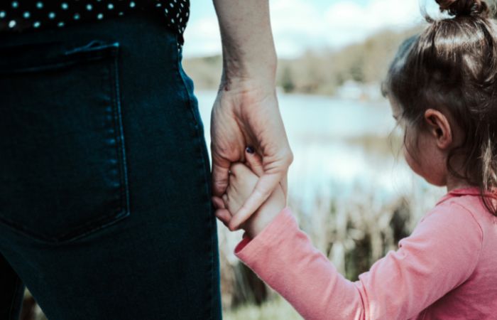 Proteger demasiado a los niños, entre los errores más comunes que se cometen a la hora de ir al parque Errores en el parque: sobreprotección