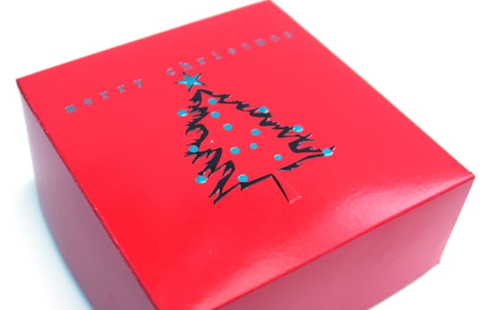 Cómo hacer una caja con christmas Reutilizar christmas de Navidades pasadas haciendo cajitas de regalo
