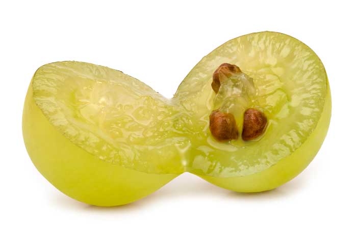 La piel y las pepitas de la uva deben quitarse cómo preparar las uvas a los niños: las pepitas y piel son peligrosas